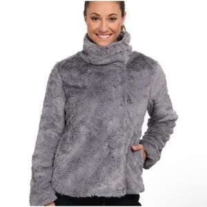 Patagonia Women’s Pelage plush fleece jacket in gray faux fur outdoor comfy L
